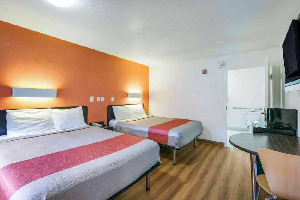 Queen Room with Two Queen Beds interior